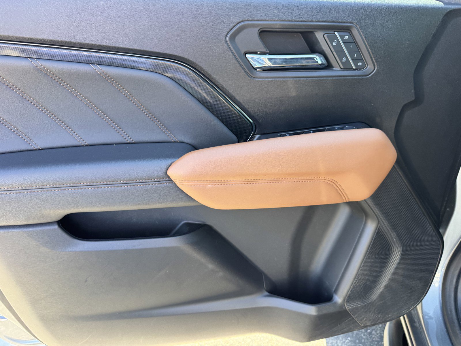 Used 2024 GMC Canyon AT4 w/ AT4 Premium Package image 15