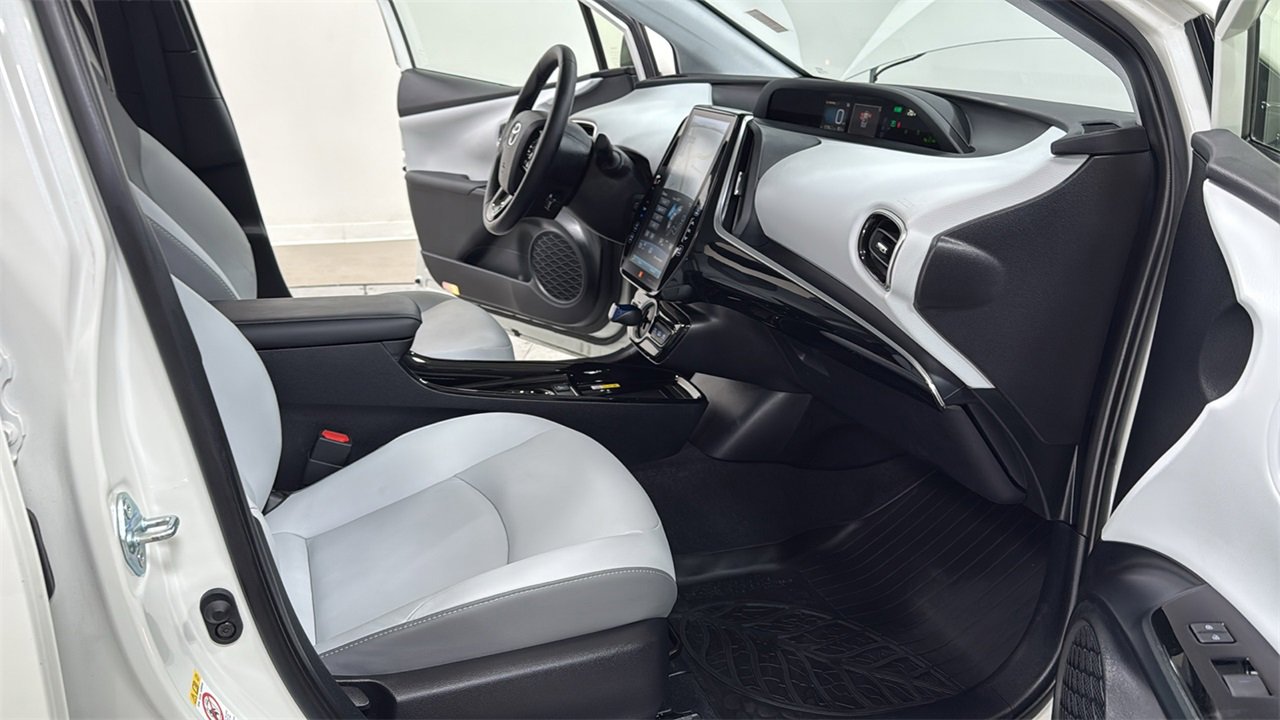 Used 2020 Toyota Prius Prime Limited image 18