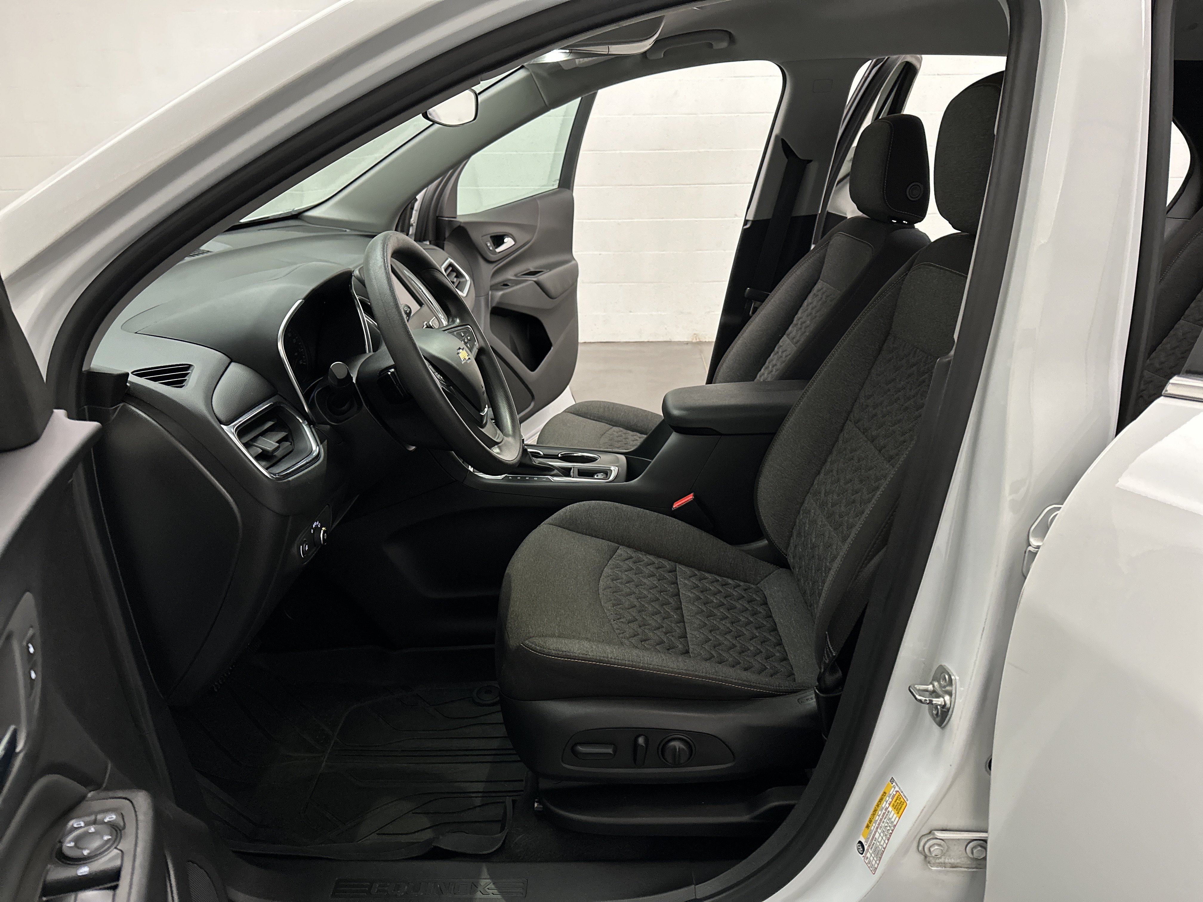 Used 2023 Chevrolet Equinox LT w/ LPO, Floor Liner Package AWD/4WD image 18