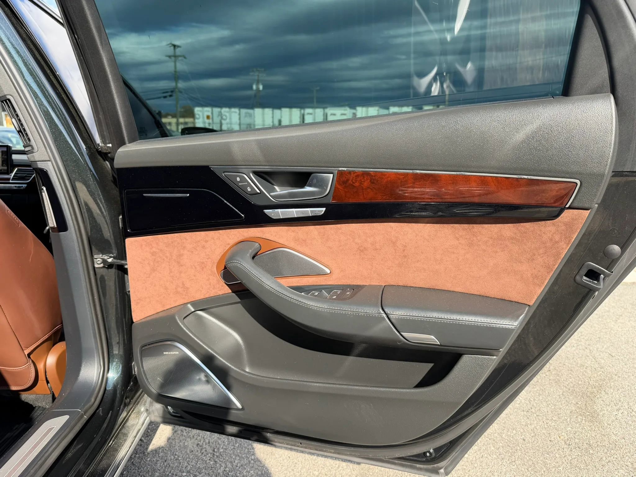 Used 2012 Audi A8 L 4.2 image 10