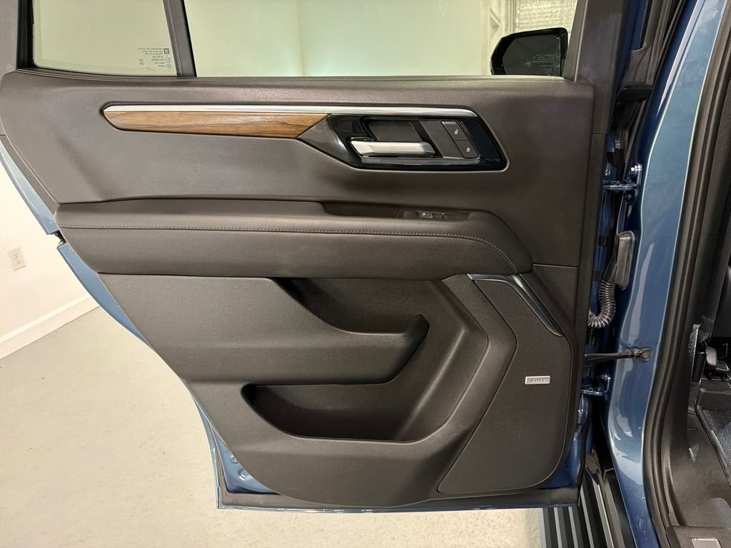 Used 2026 Chevrolet Tahoe High Country RWD image 9