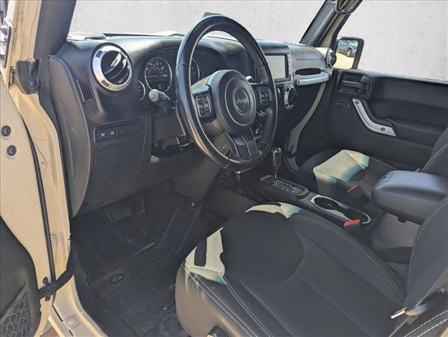 Used 2015 Jeep Wrangler Unlimited Rubicon w/ Connectivity Group image 9