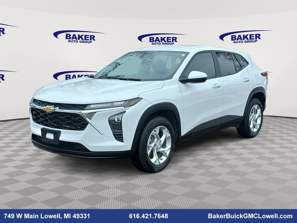 Used 2024 Chevrolet Trax LS w/ LS Convenience Package image 3