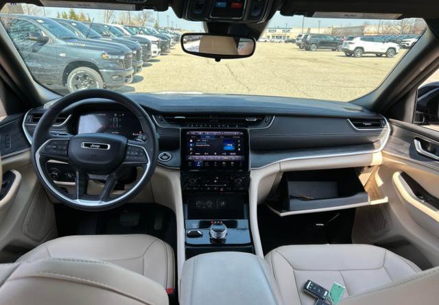 Used 2024 Jeep Grand Cherokee Limited image 5