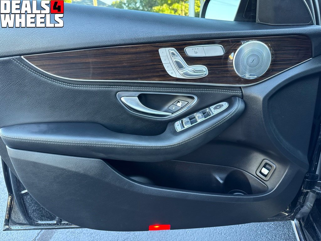 Used 2015 Mercedes-Benz C 300 Sedan image 14