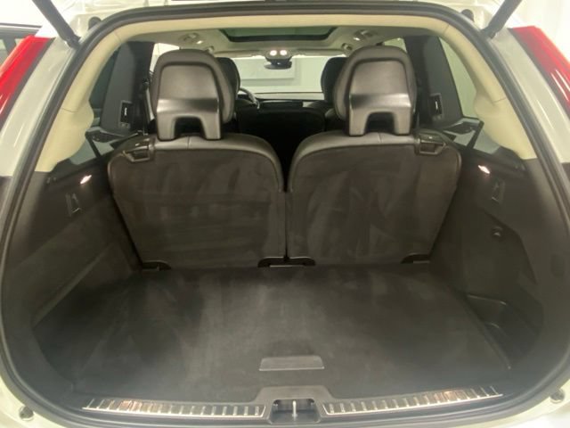 Used 2025 Volvo XC90 B5 Core AWD/4WD image 9