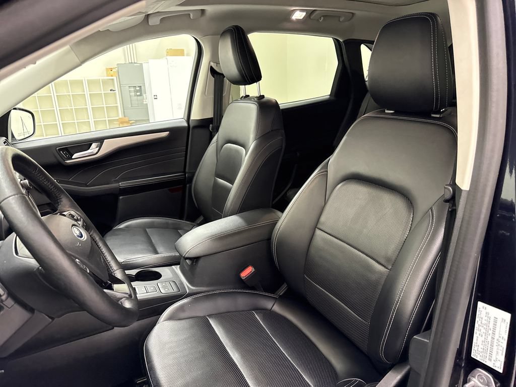 Used 2021 Ford Escape SEL w/ Technology Package FWD image 15