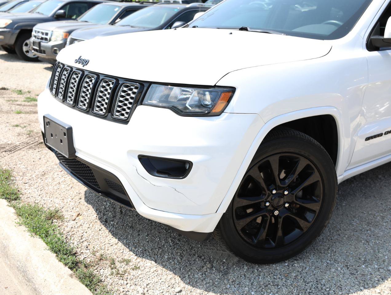 Used 2019 Jeep Grand Cherokee Altitude AWD/4WD image 2