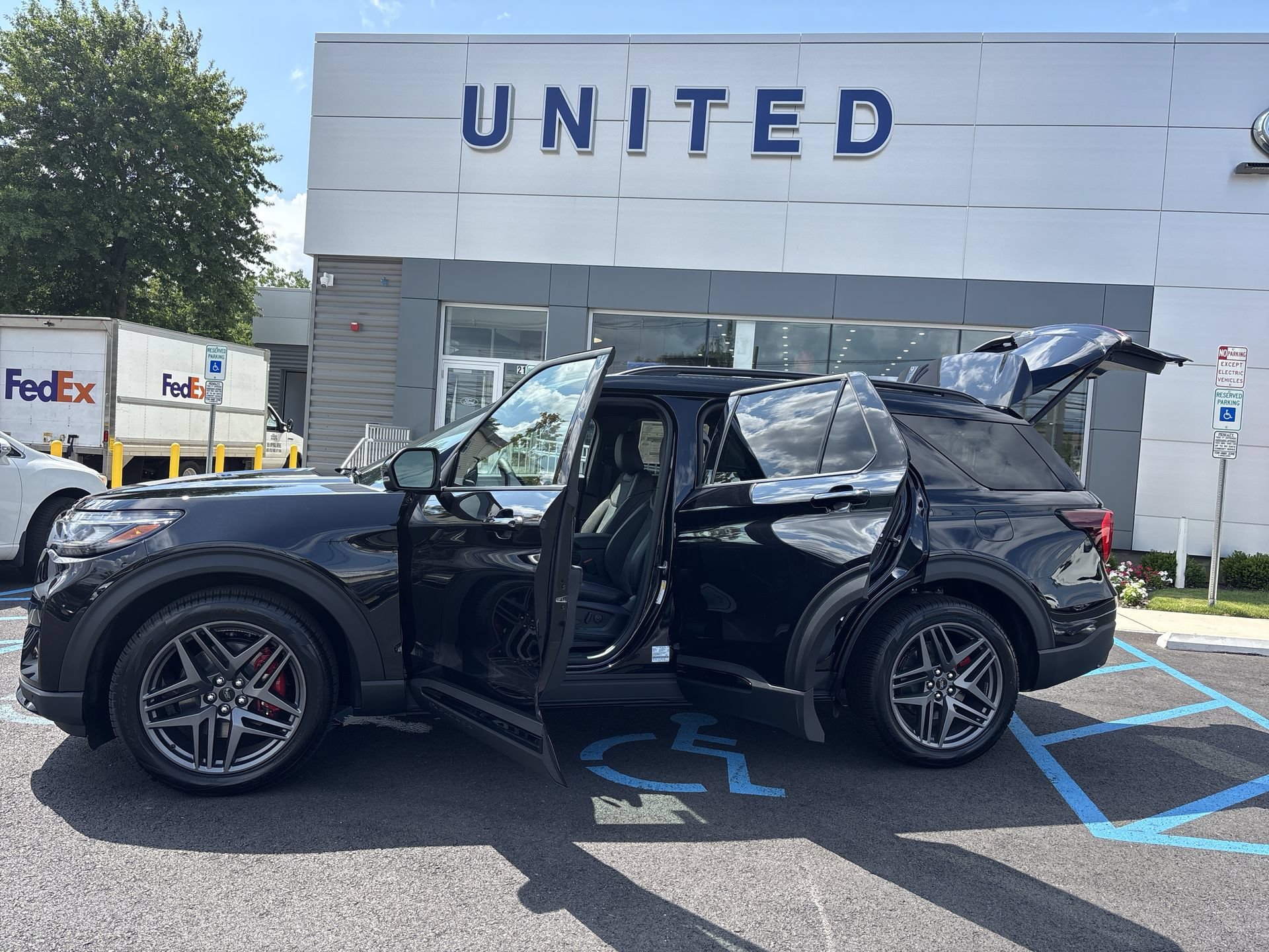 New 2026 Ford Explorer ST w/ Sun And Sound Package AWD/4WD image 32