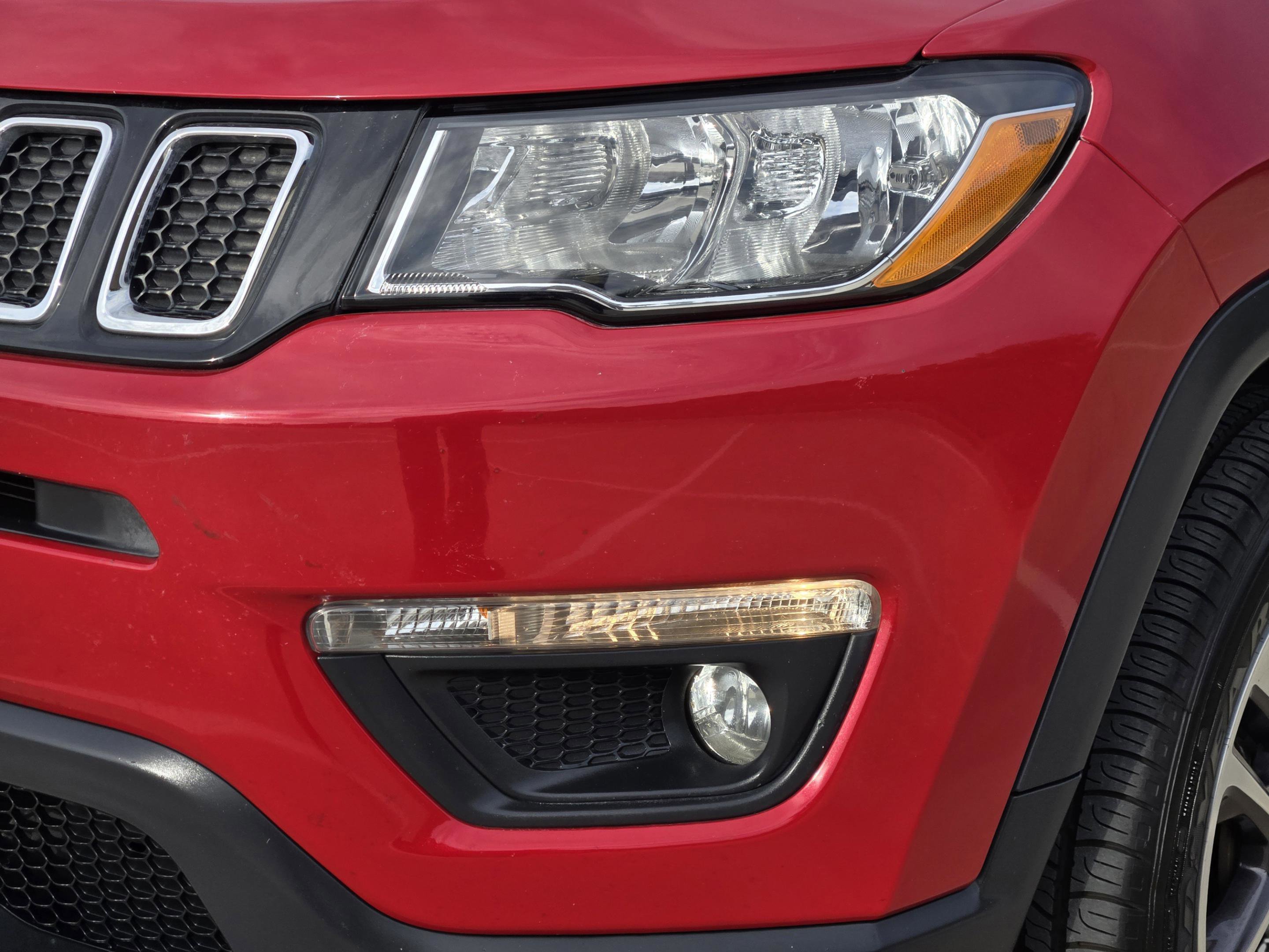 Used 2017 Jeep Compass Latitude w/ Popular Equipment Group FWD image 28