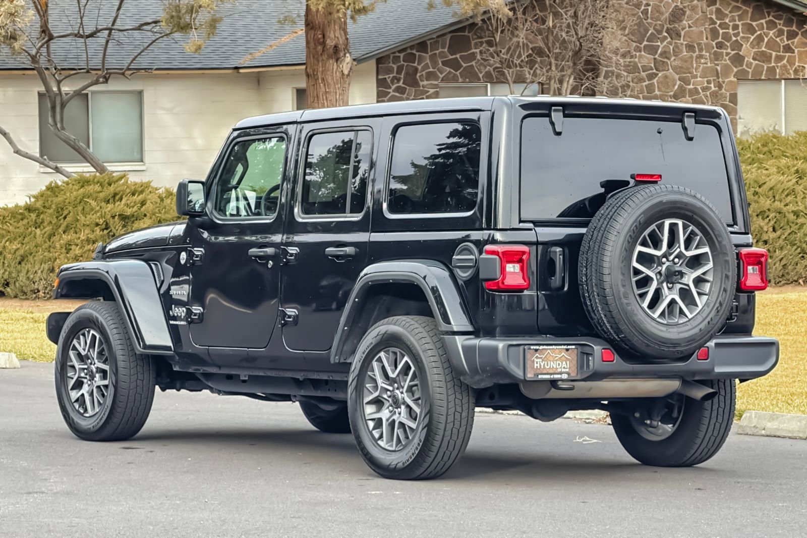 Used 2024 Jeep Wrangler Sahara image 6