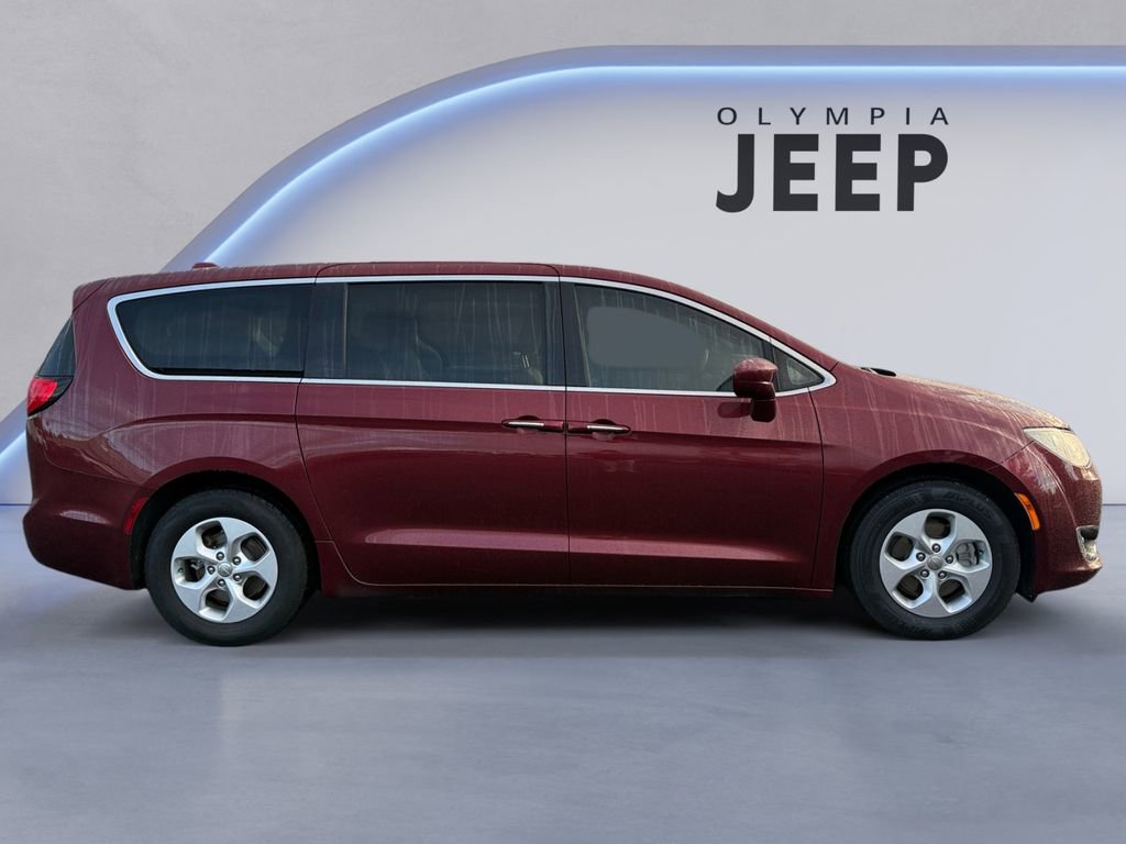Used 2018 Chrysler Pacifica Touring Plus image 8