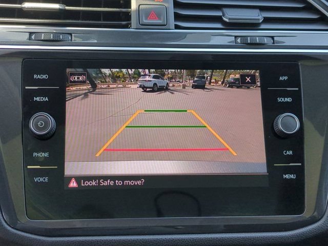 Used 2022 Volkswagen Tiguan SE w/ Panoramic Sunroof Package FWD image 21