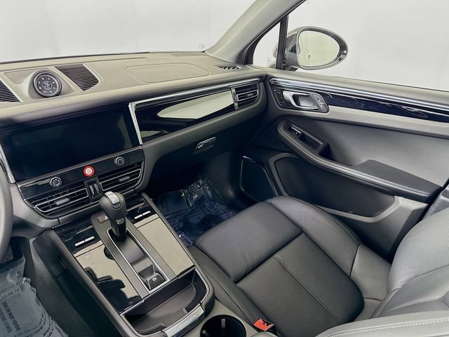 Certified 2025 Porsche Macan S AWD/4WD image 24
