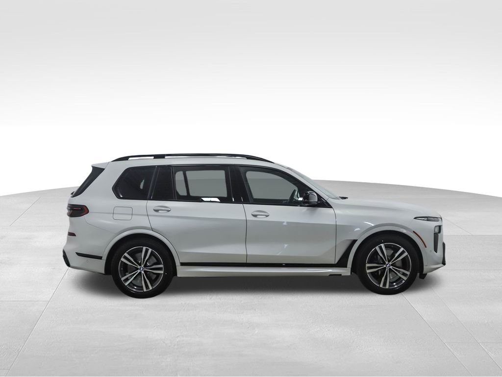 Used 2025 BMW X7 M60i image 6