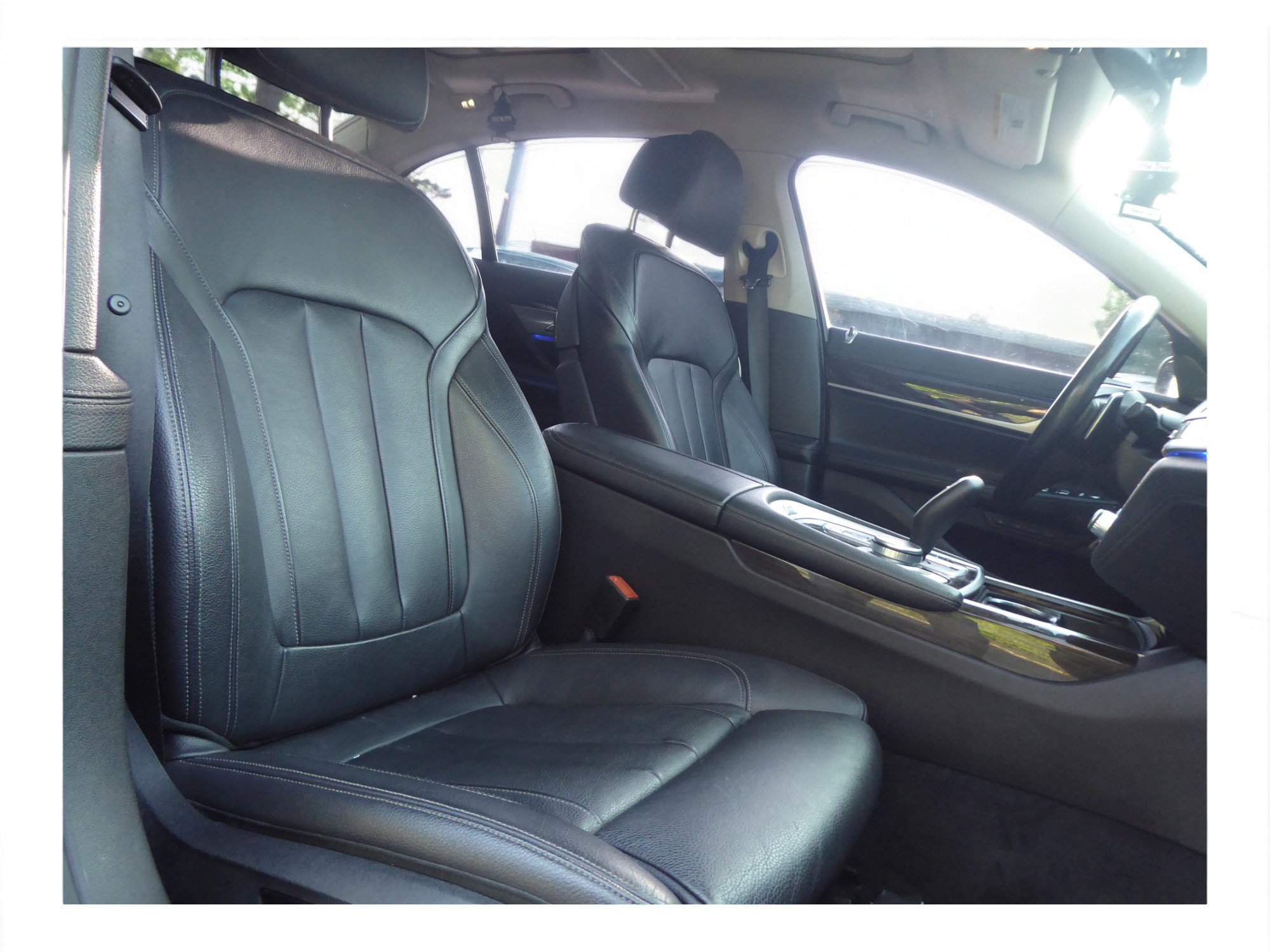 Used 2020 BMW 740i xDrive w/ Cold Weather Package image 16