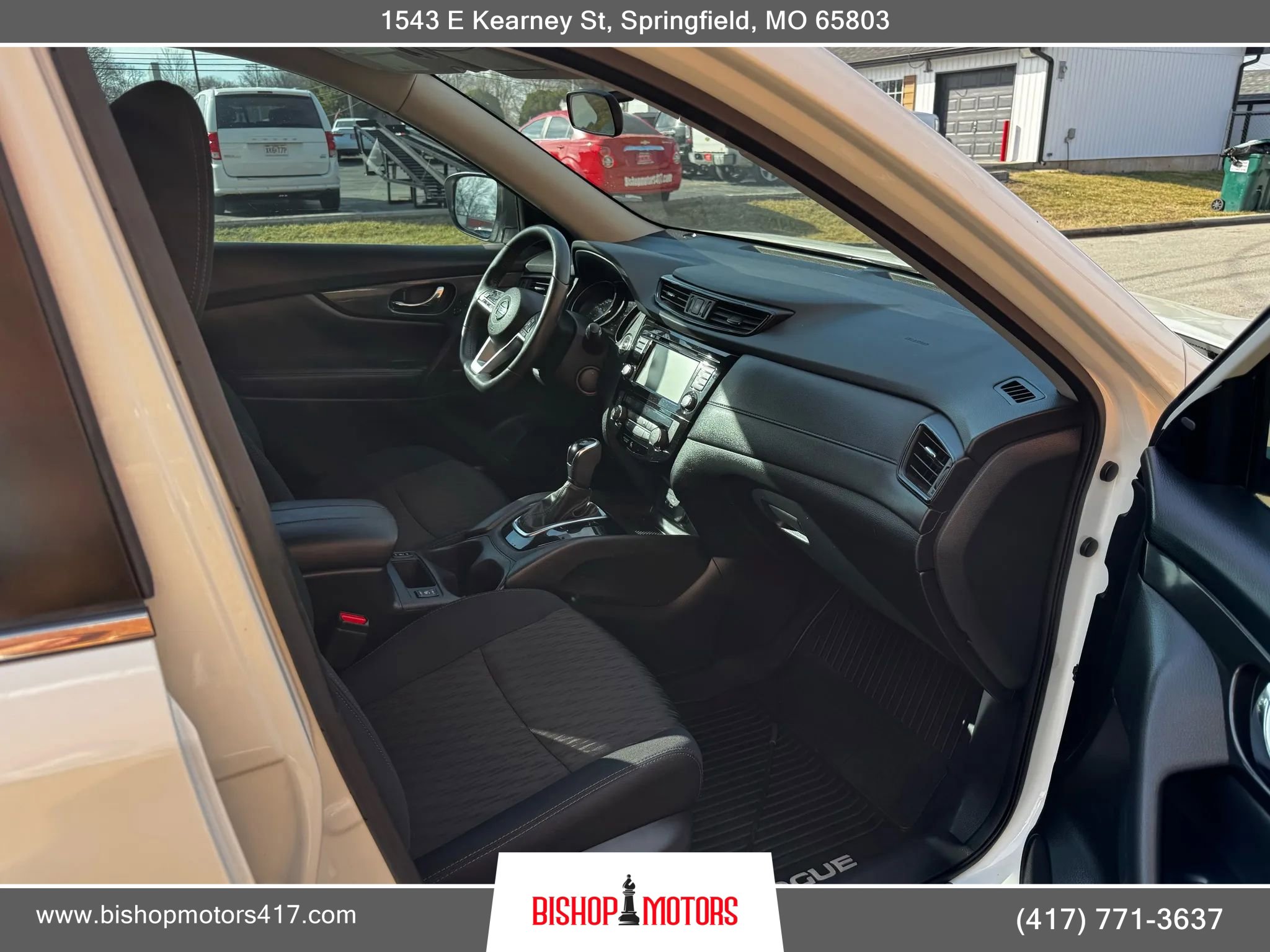 Used 2018 Nissan Rogue SV w/ Premium Package image 12