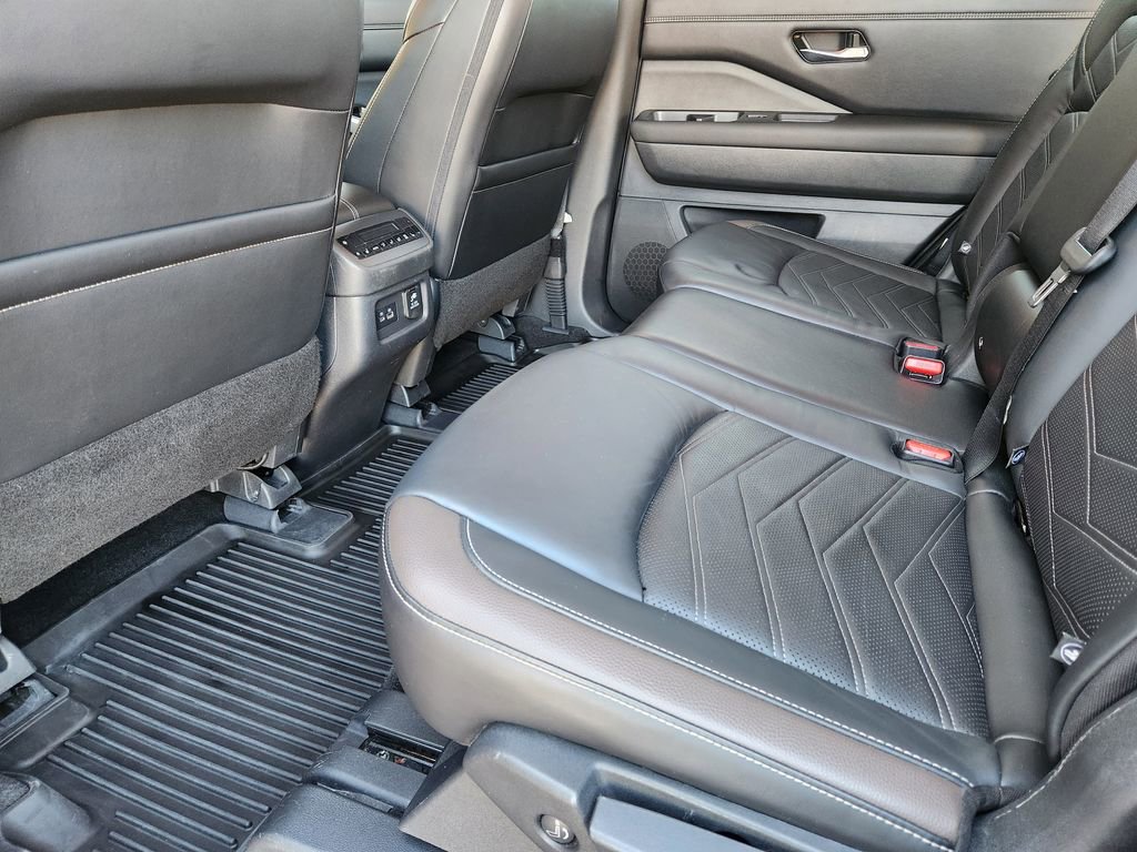 Used 2023 Nissan Pathfinder Platinum w/ Cargo Package image 29