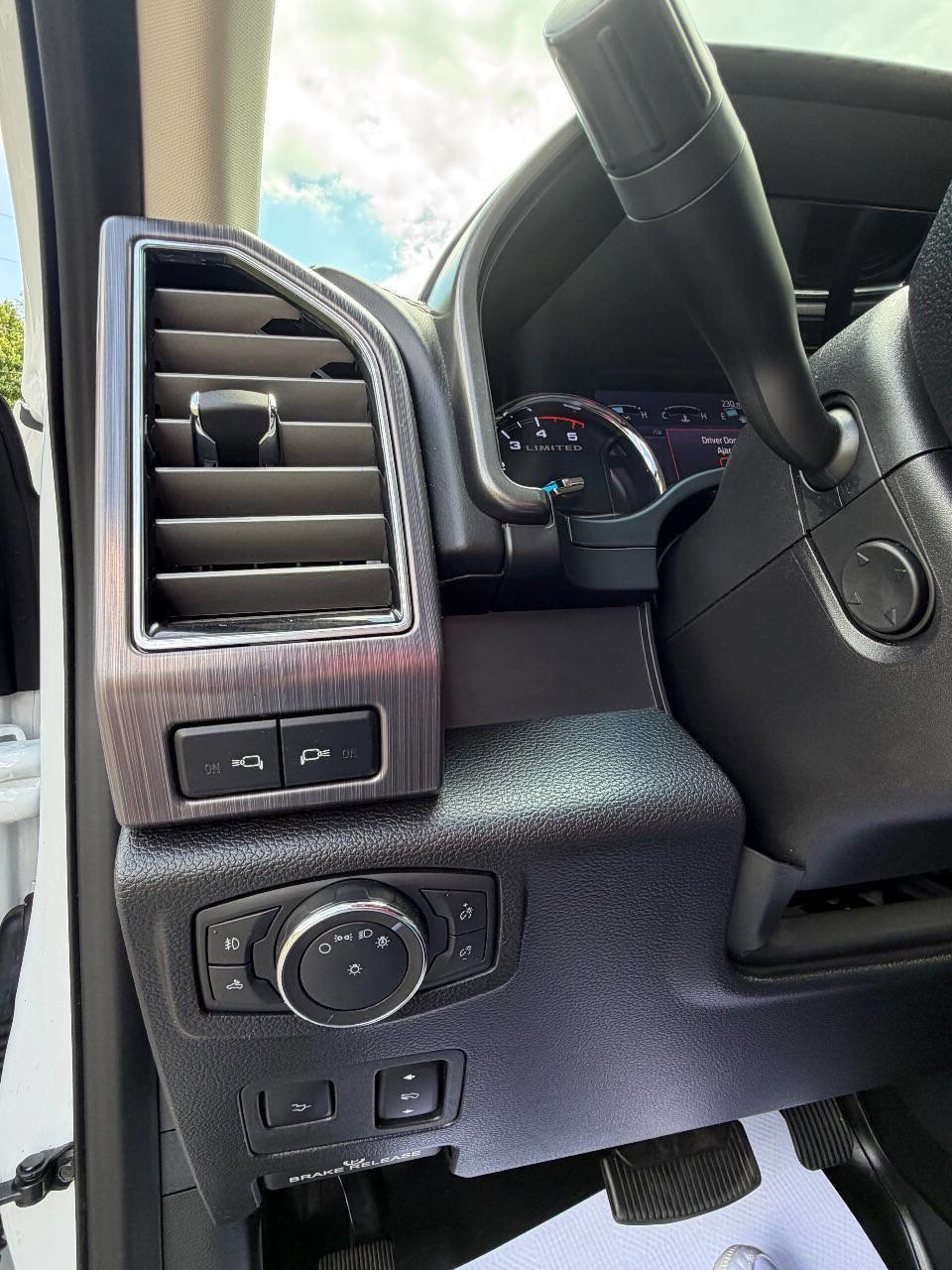 Used 2020 Ford F350 Limited AWD/4WD image 35