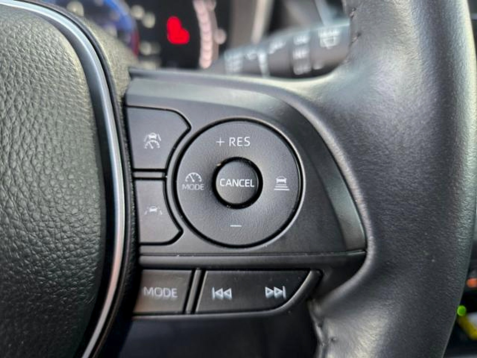 Used 2023 Toyota Corolla Cross XLE image 29