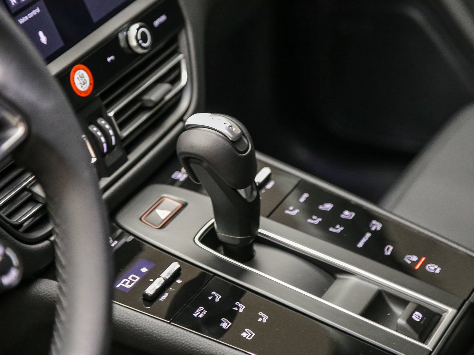Certified 2026 Porsche Macan AWD/4WD image 24
