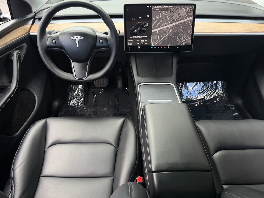 Used 2025 Tesla Model Y Long Range RWD image 9