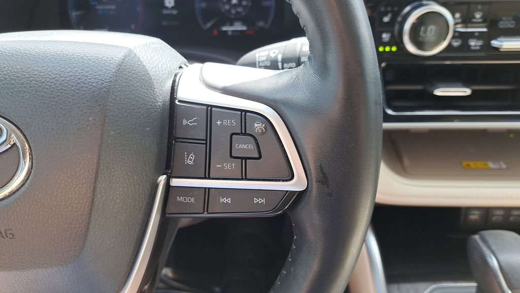 Used 2023 Toyota Highlander Platinum image 26
