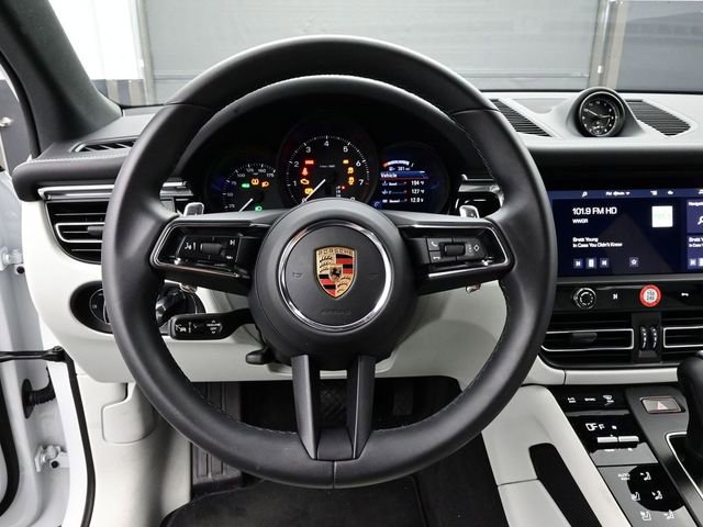 Certified 2025 Porsche Macan image 8