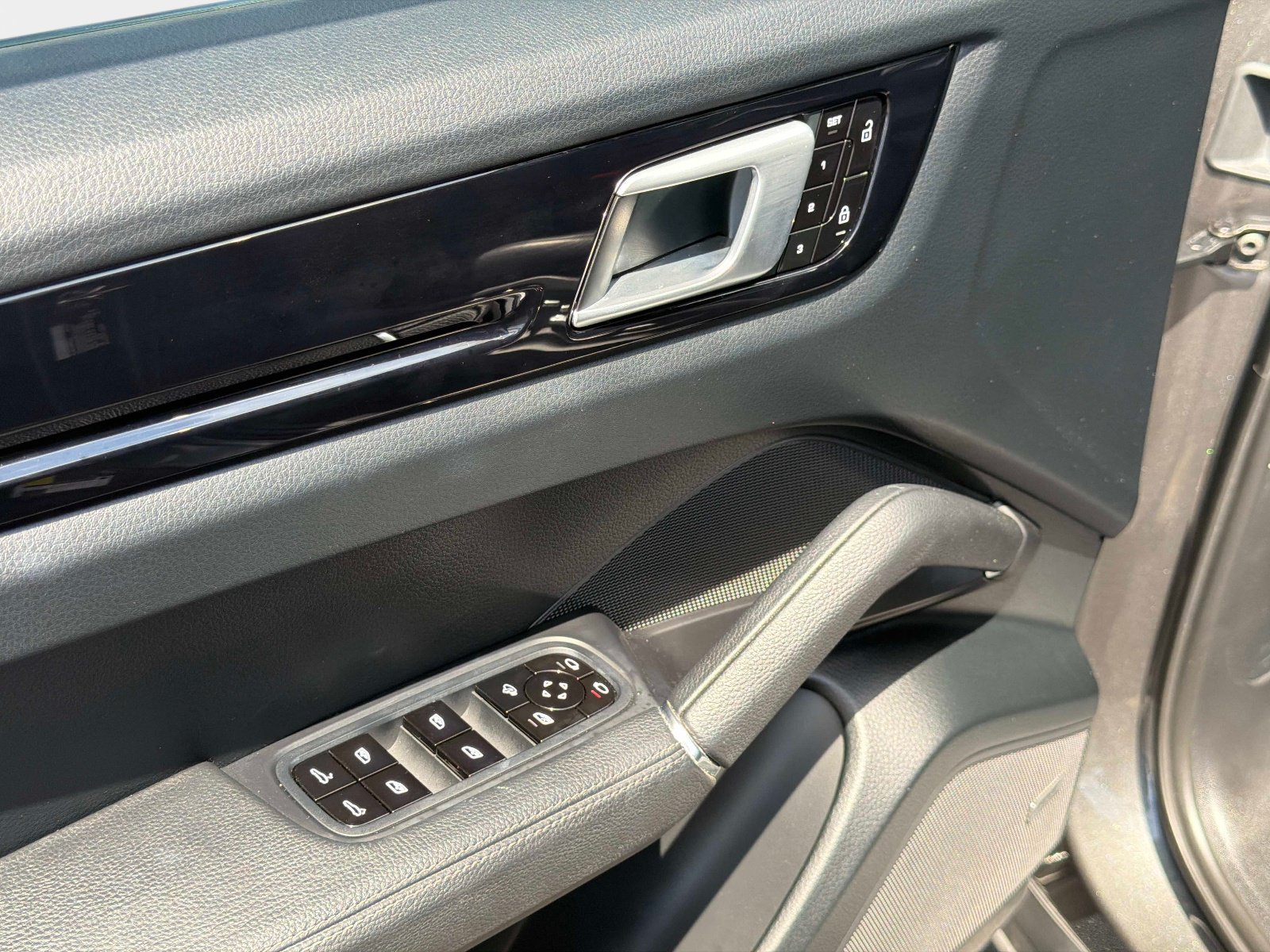 Used 2019 Porsche Cayenne S AWD/4WD image 38
