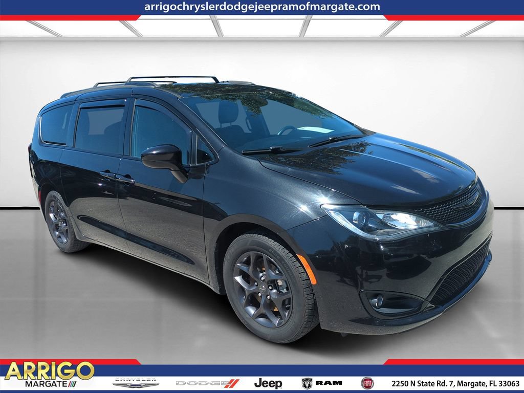 Used 2020 Chrysler Pacifica Touring-L Plus FWD image 1