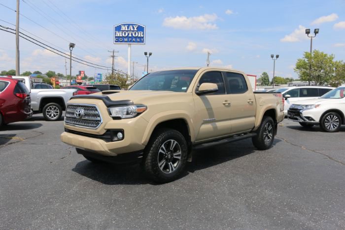 Used 2017 Toyota Tacoma TRD Sport image 1