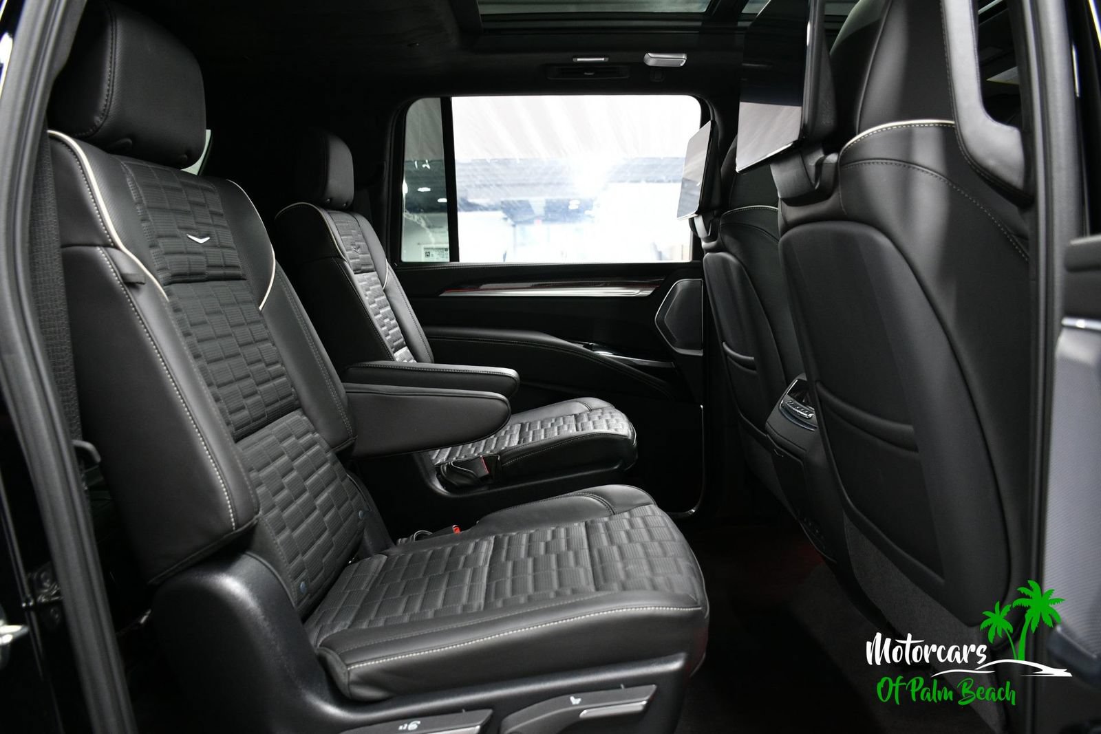 Used 2026 Cadillac Escalade ESV V w/ LPO, ONYX Package AWD/4WD image 66