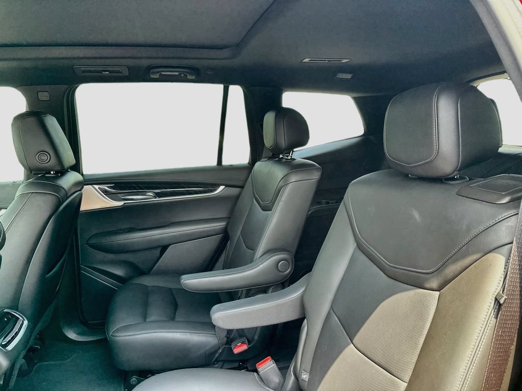 Used 2023 Cadillac XT6 Premium Luxury w/ Technology Package FWD image 25