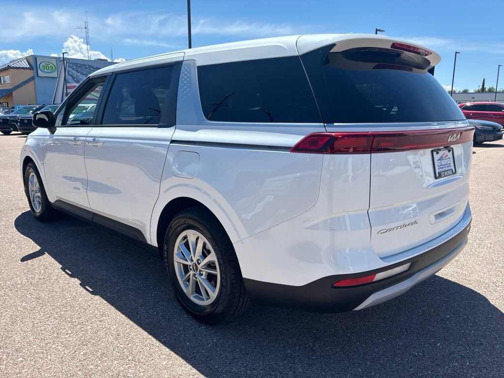 Used 2022 Kia Carnival LX FWD image 3