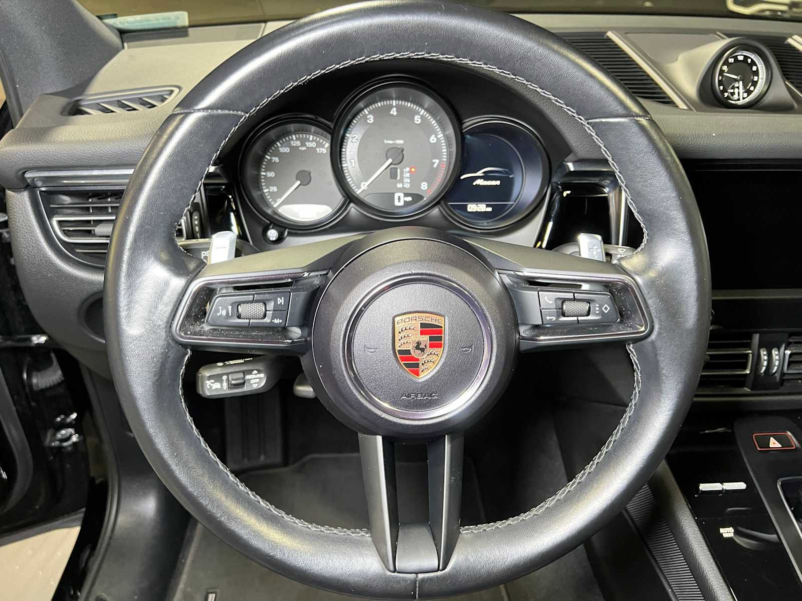 Used 2024 Porsche Macan image 27