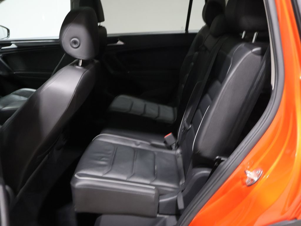 Used 2018 Volkswagen Tiguan SEL Premium w/ 3rd Row Seat Package image 19