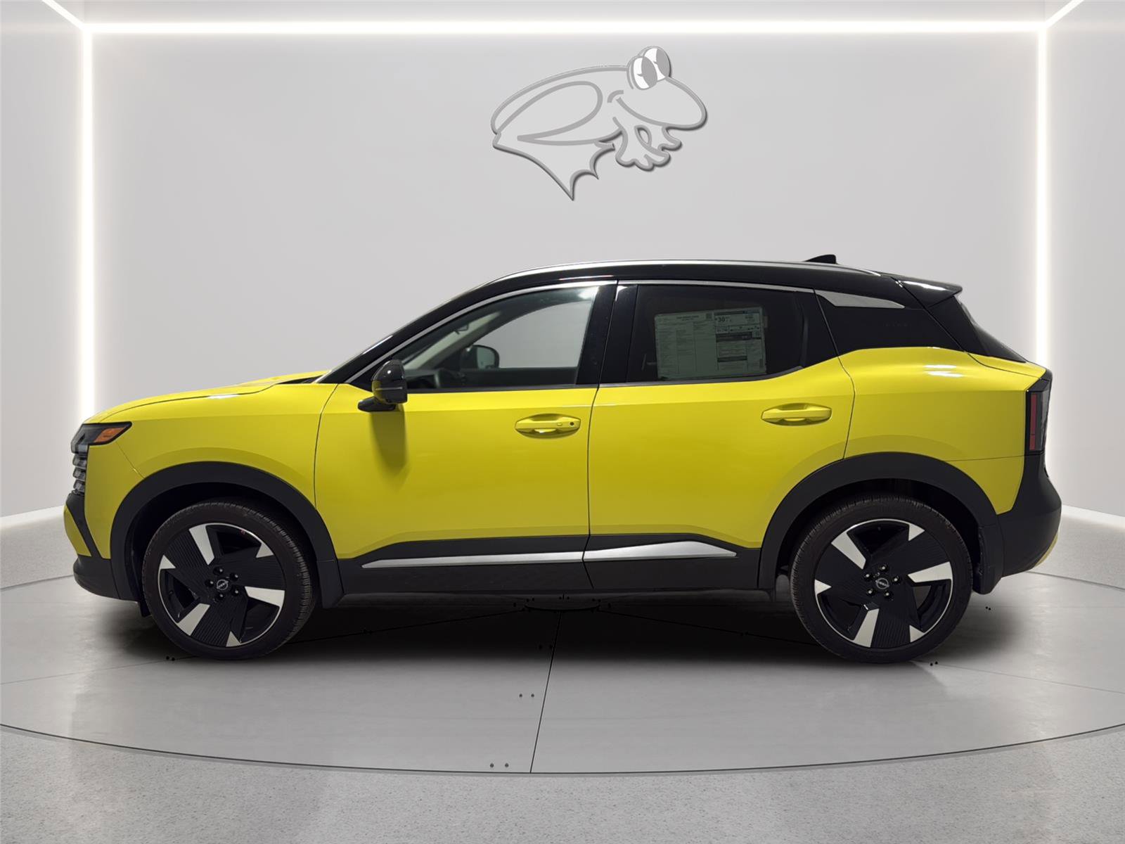 Used 2025 Nissan Kicks SR AWD/4WD image 2