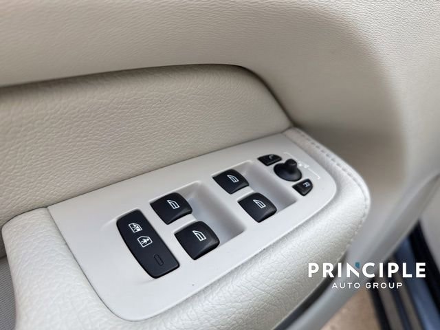 Used 2018 Volvo XC60 T6 Momentum w/ Convenience Package image 24