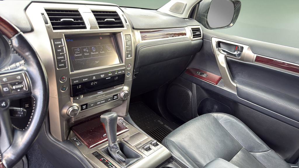 Used 2018 Lexus GX 460 Premium w/ Premium Package AWD/4WD image 25