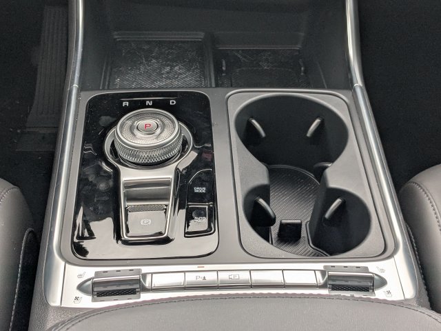 Certified 2025 Kia Carnival SX FWD image 19