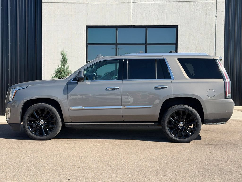 Used 2017 Cadillac Escalade Premium Luxury AWD/4WD image 2
