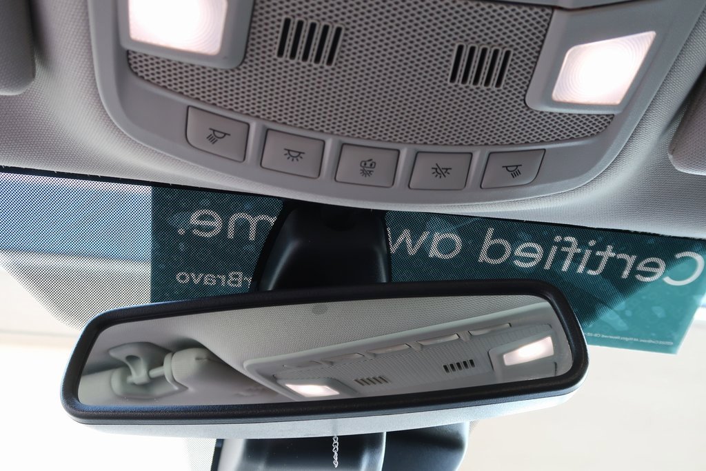 Used 2020 Ford Fusion SE image 28