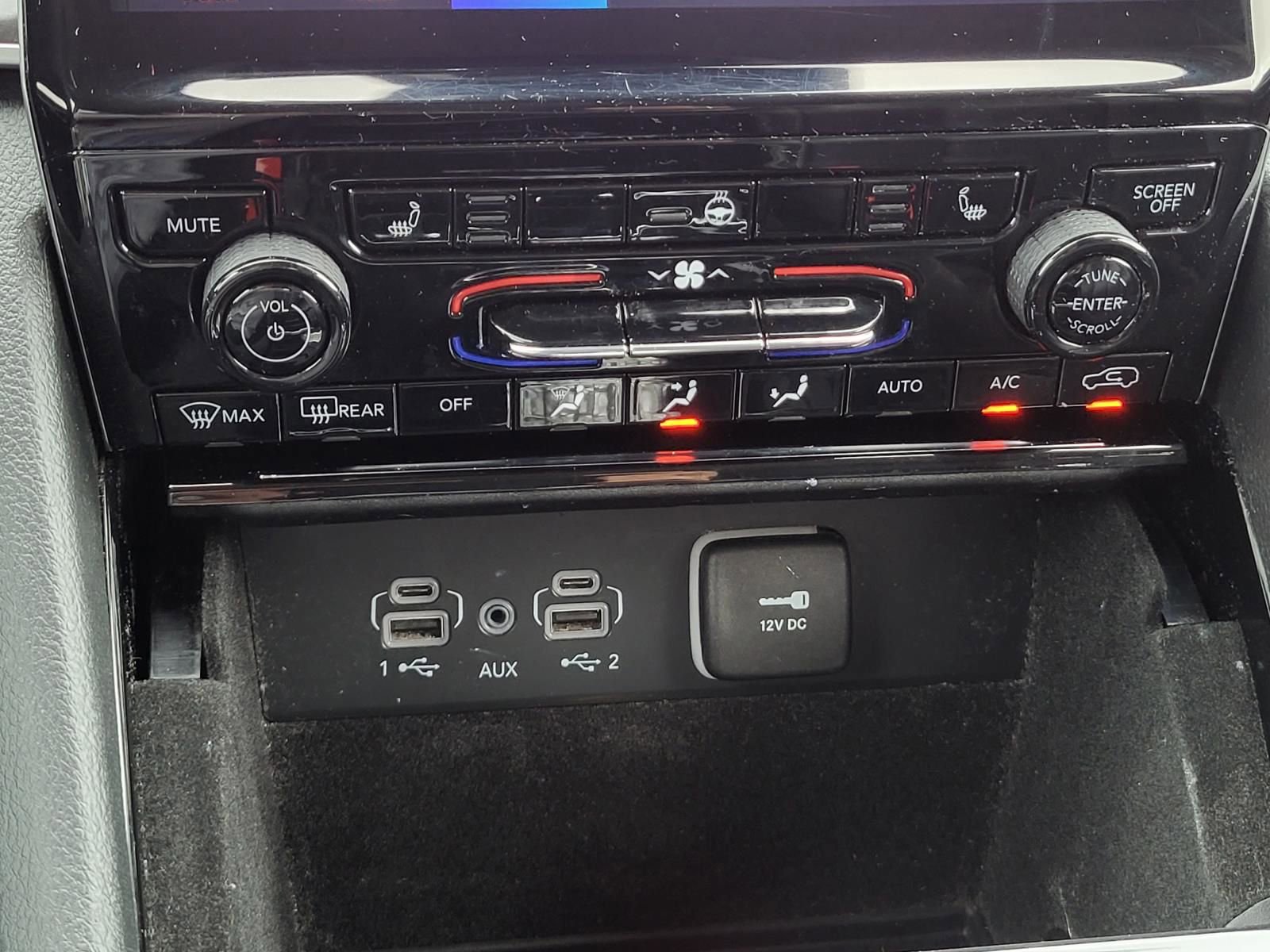 Used 2023 Jeep Grand Cherokee Limited w/ Black Appearance Package image 23