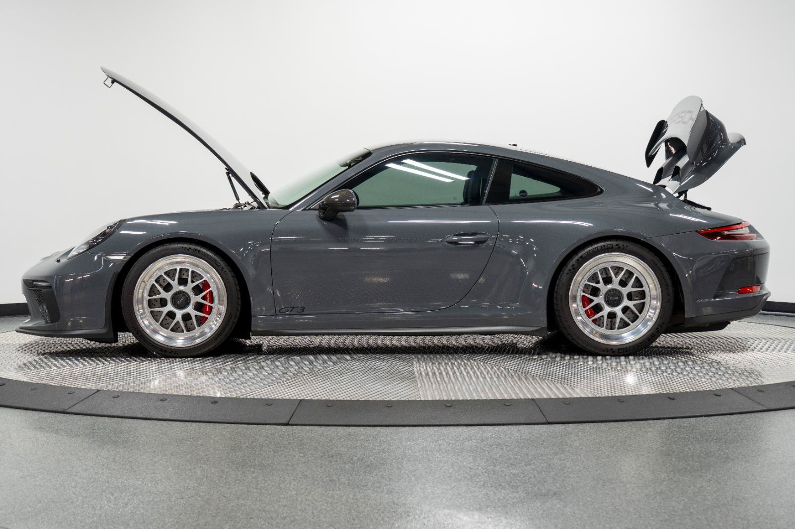 Used 2018 Porsche 911 GT3 RWD image 36