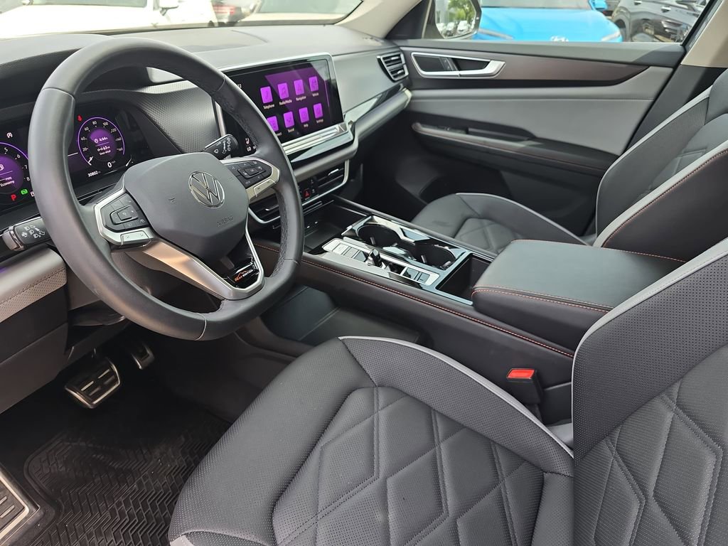 Used 2024 Volkswagen Atlas Peak Edition SE AWD/4WD image 17