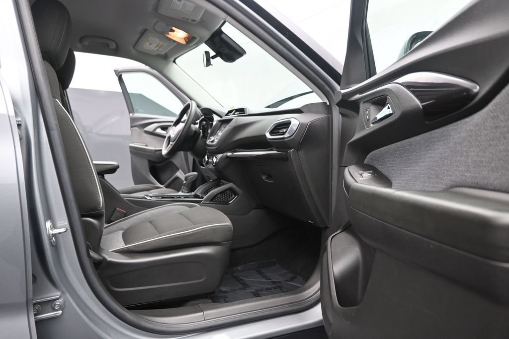 Used 2023 Chevrolet TrailBlazer LT FWD image 17