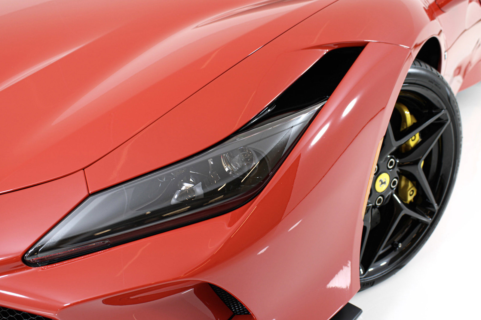 Certified 2022 Ferrari F8 Tributo RWD image 25