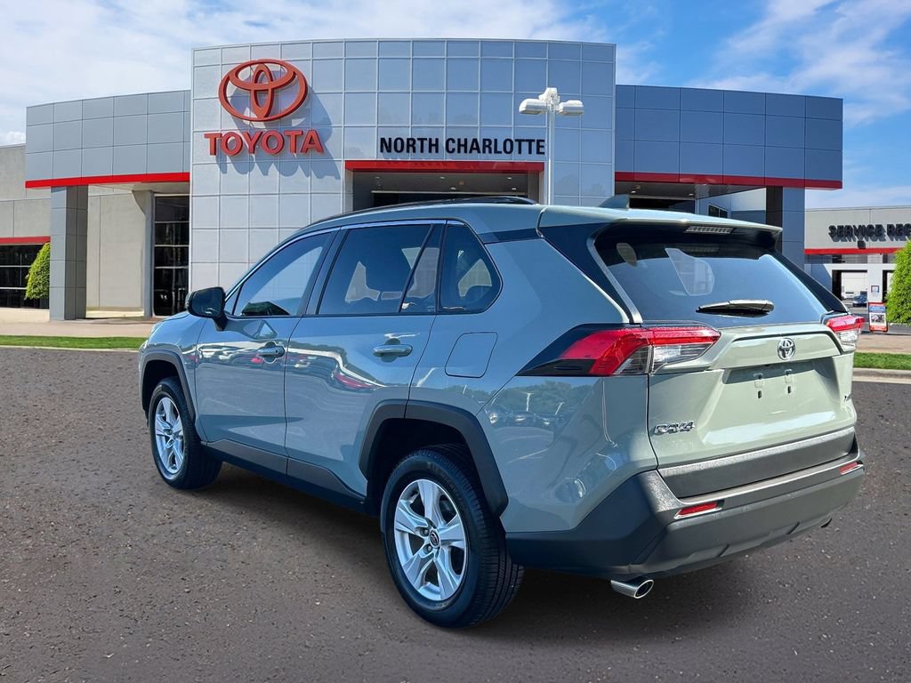 Used 2021 Toyota RAV4 XLE w/ Convenience Package FWD image 4