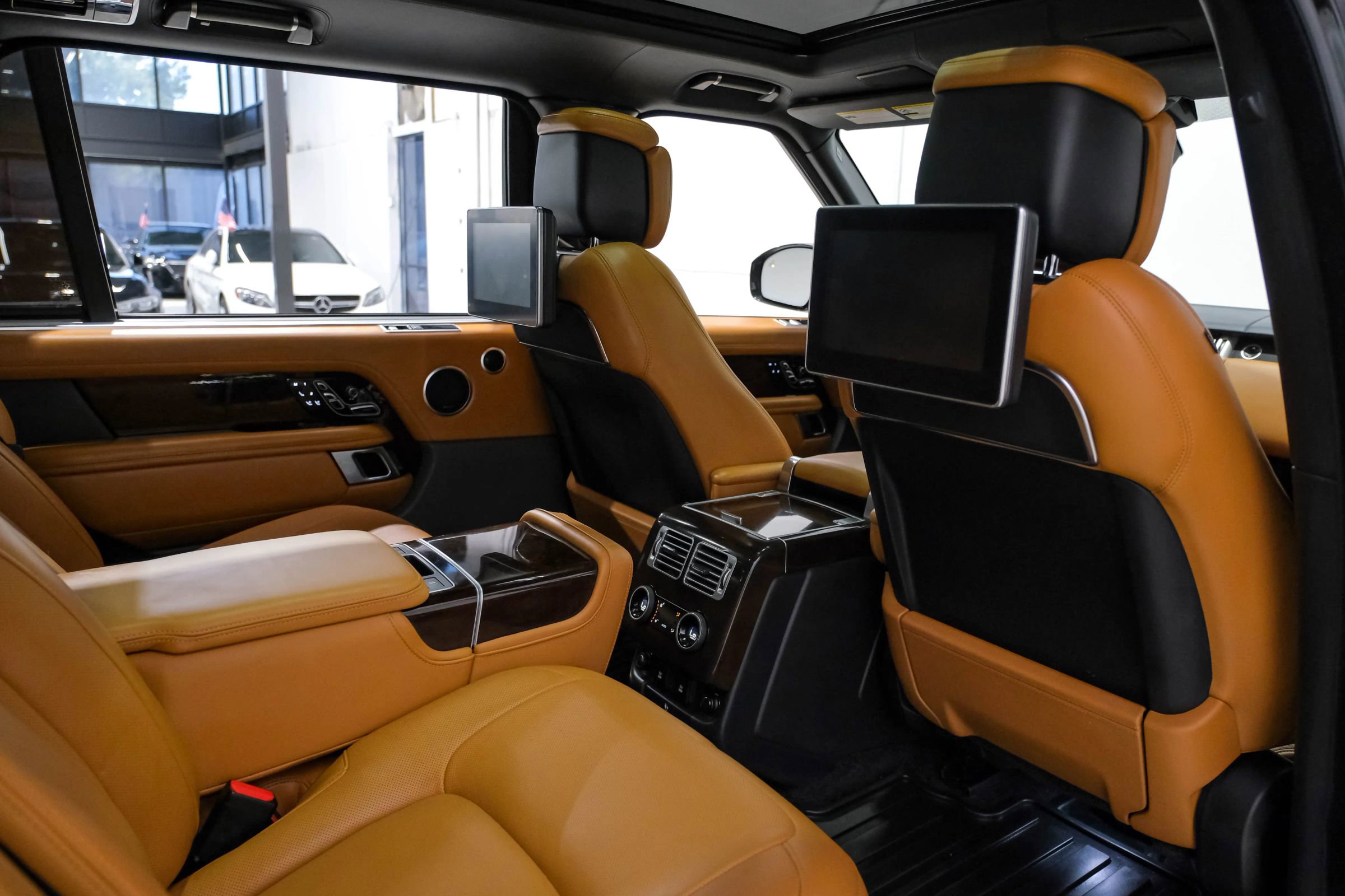 Used 2019 Land Rover Range Rover Long Wheelbase Autobiography image 37