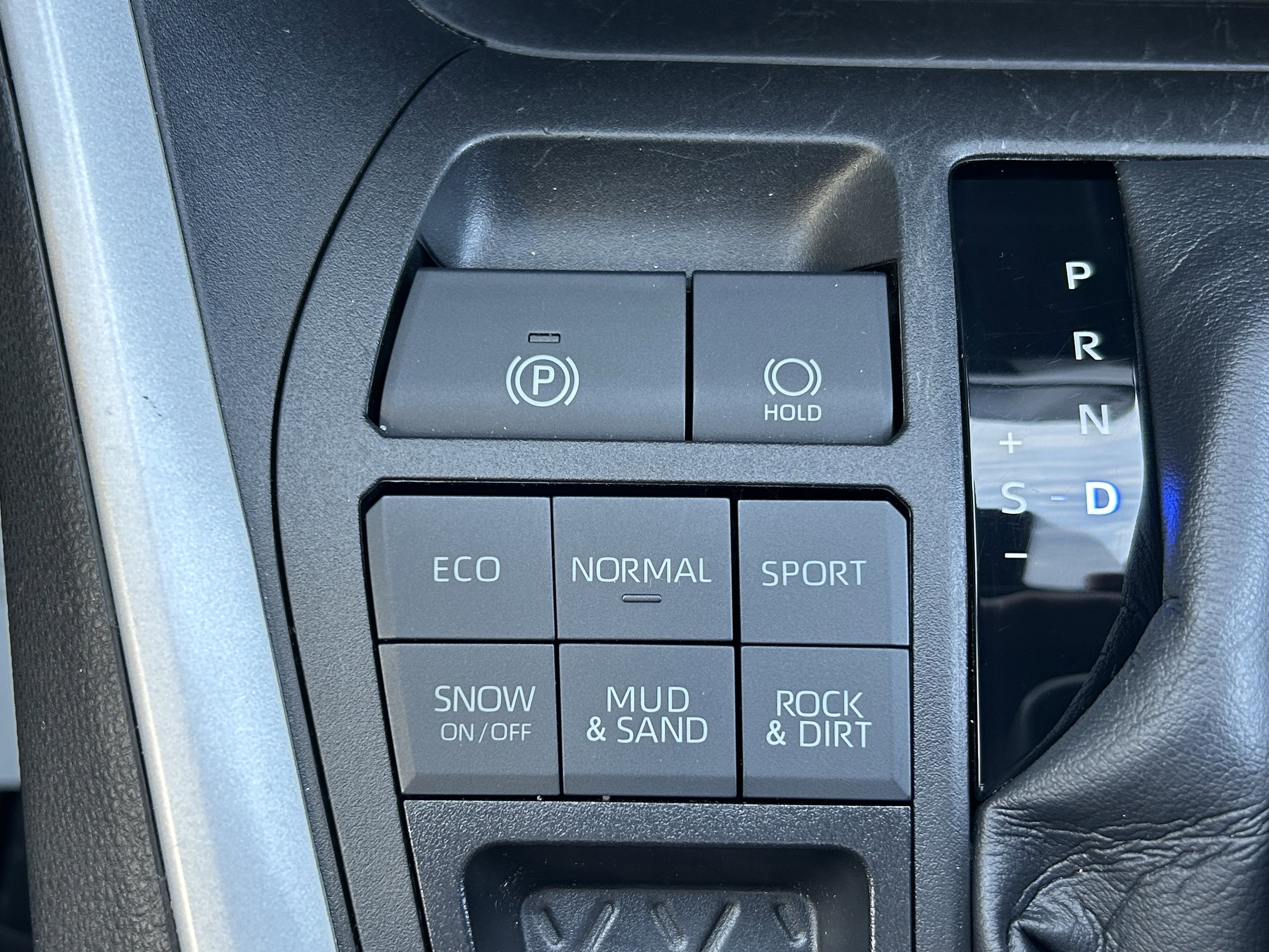 Used 2022 Toyota RAV4 XLE Premium image 34